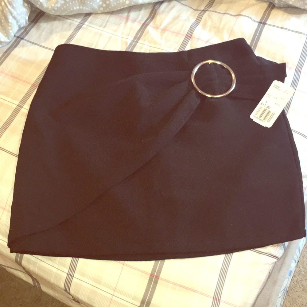 🎊🎊🎊BLACK SKIRT NEVER WORN